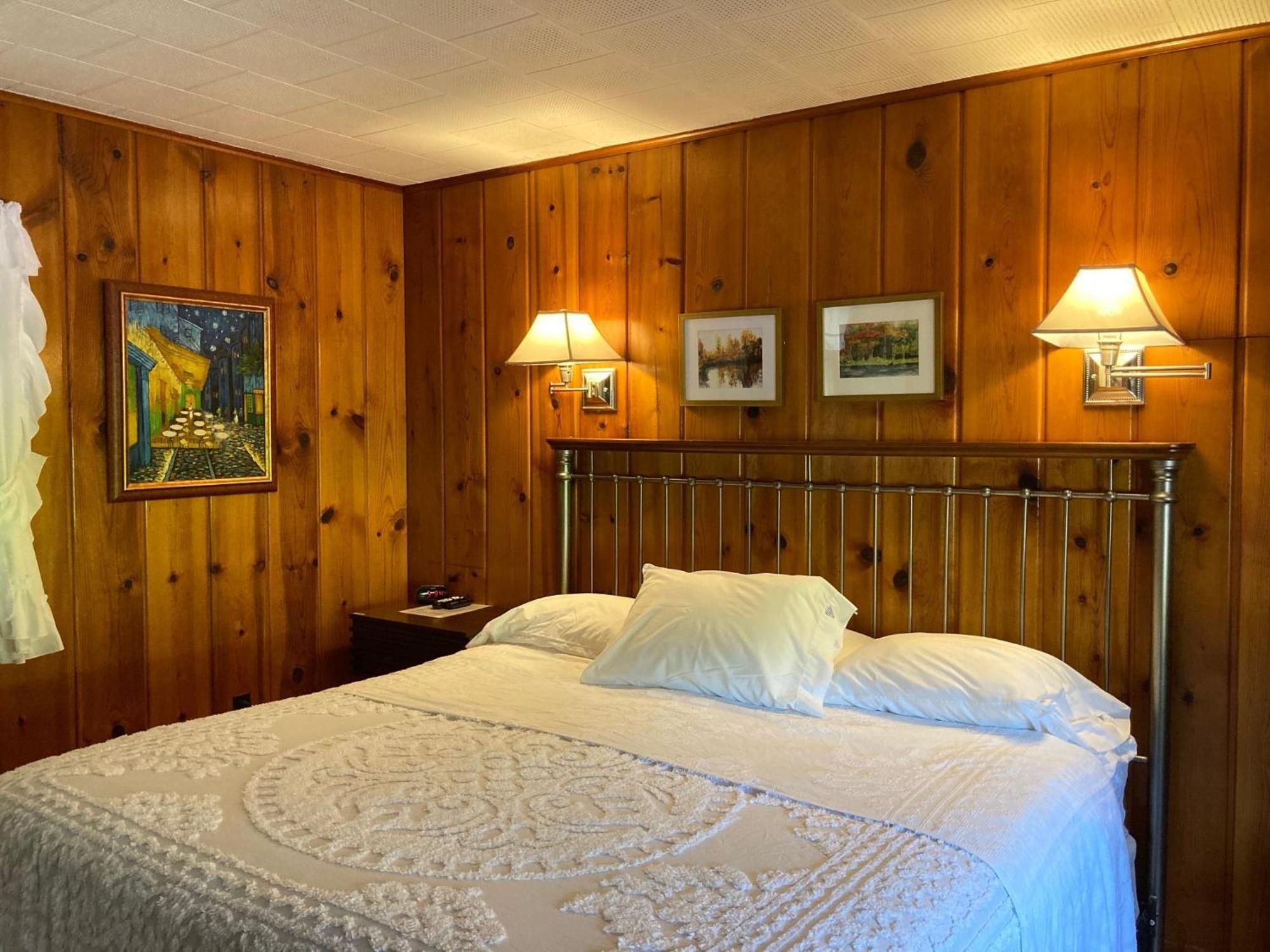Ludington Blue Spruce Inn 外观 照片