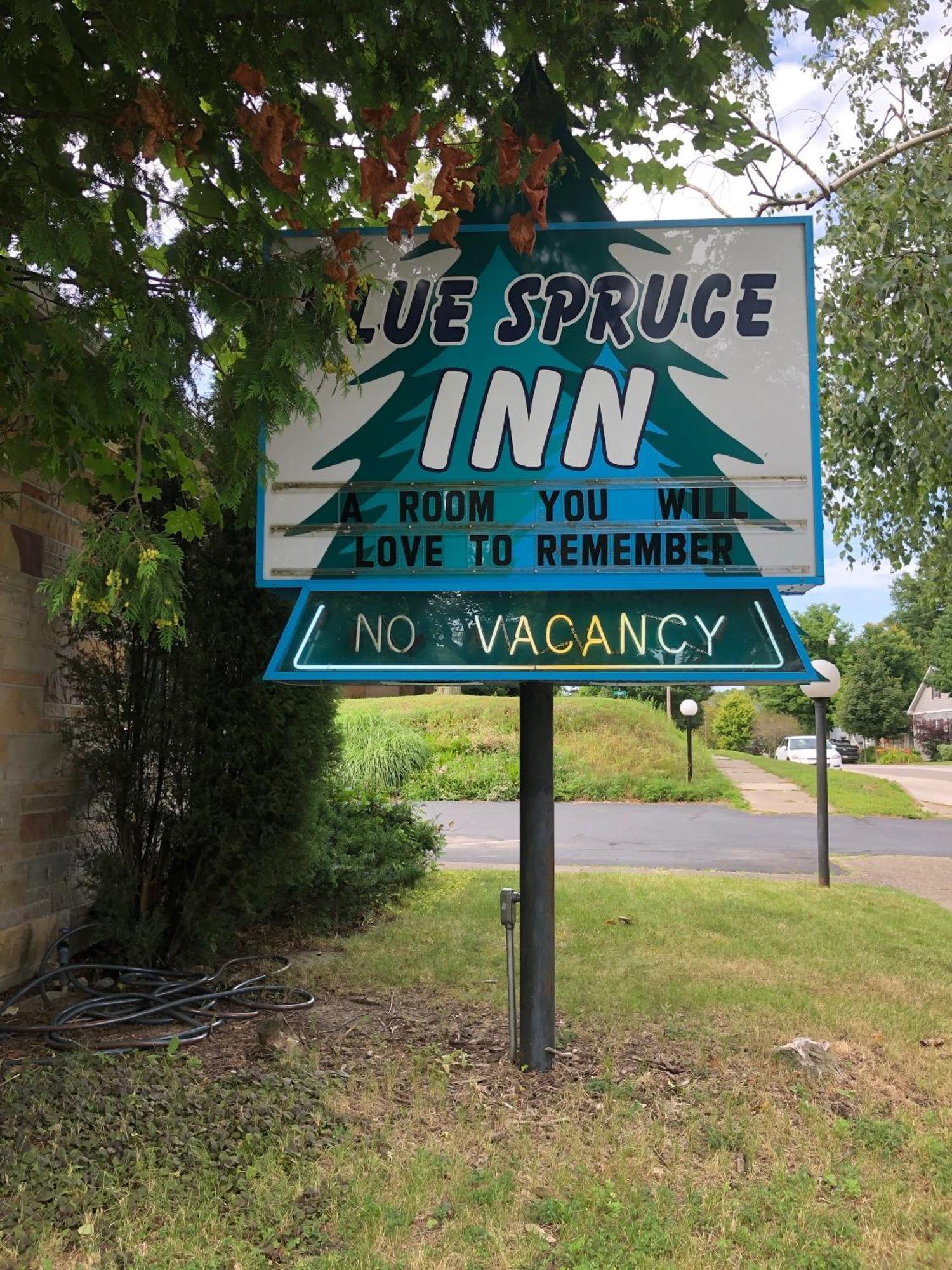 Ludington Blue Spruce Inn 外观 照片